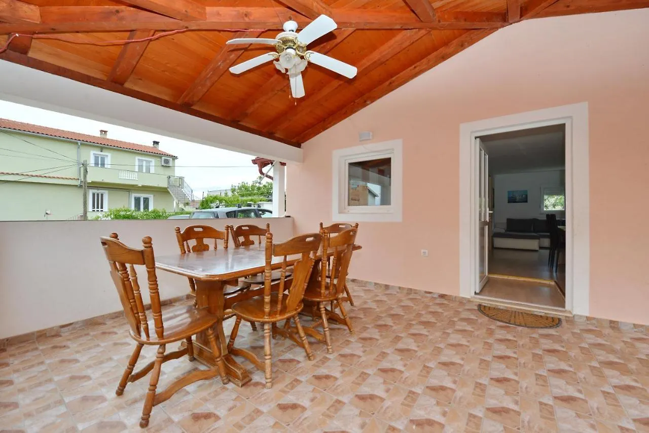 Apartmani Nina Tkon Croatia