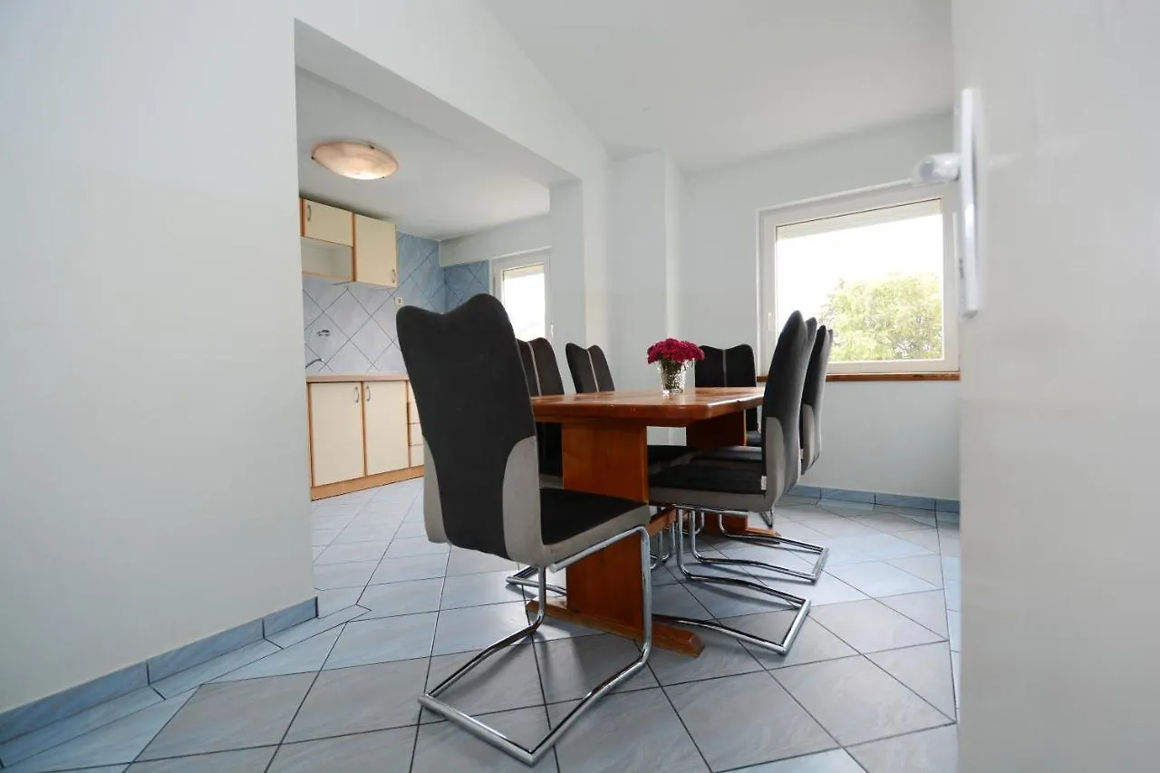 Apartmani Nina Tkon Apartment