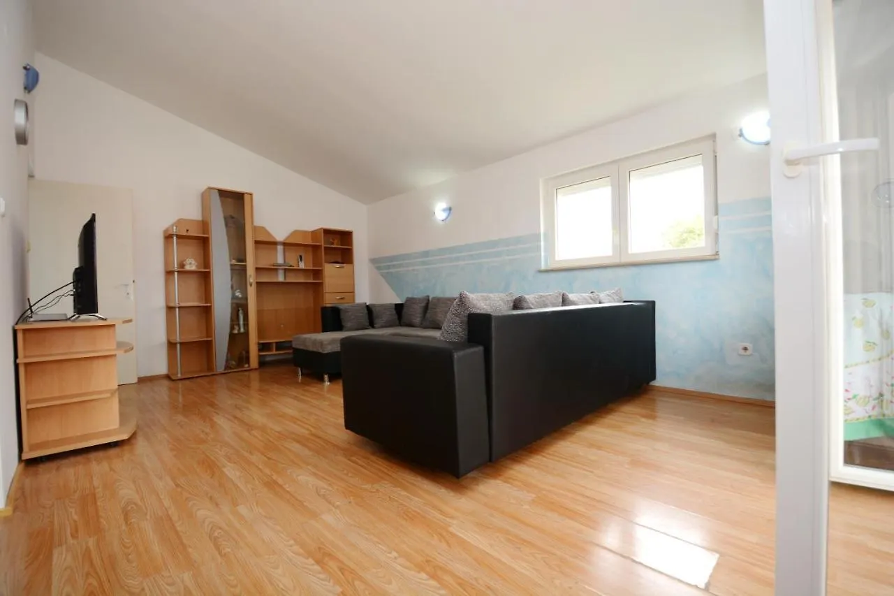 Apartmani Nina Tkon
