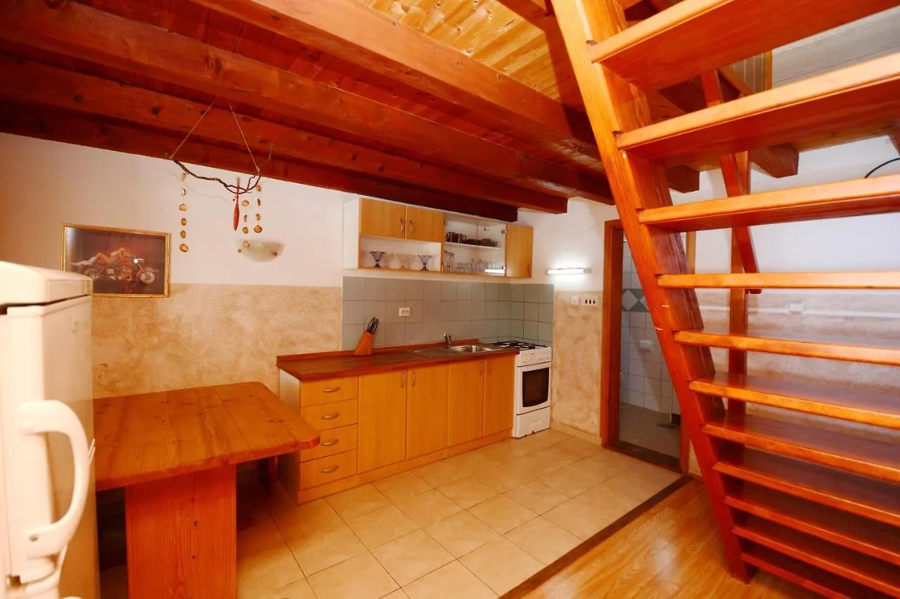 Apartmani Nina Tkon