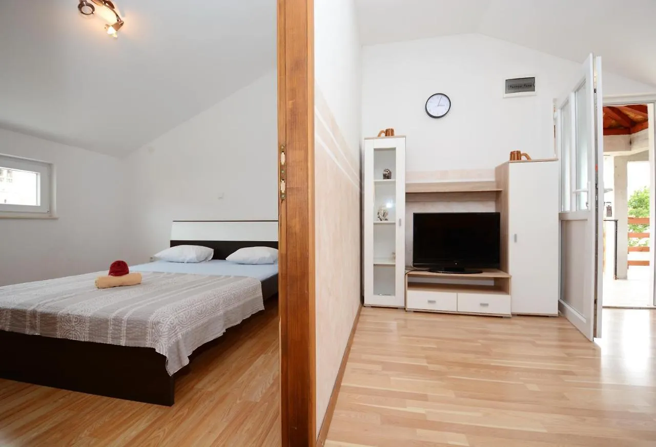 Apartmani Nina Tkon