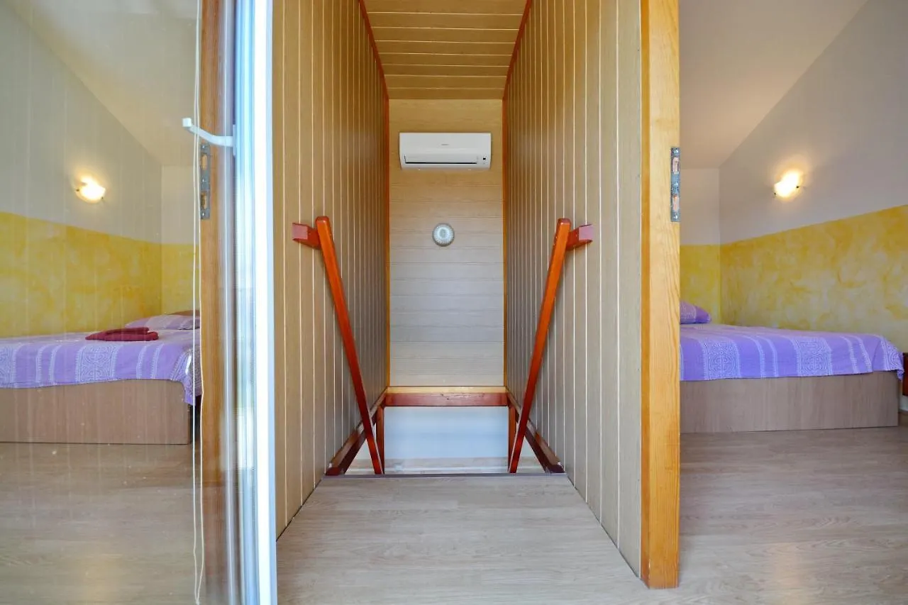 Apartment Apartmani Nina Tkon Croatia