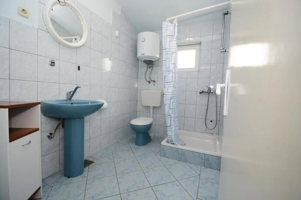 Apartmani Nina Tkon 0*,  Croatia