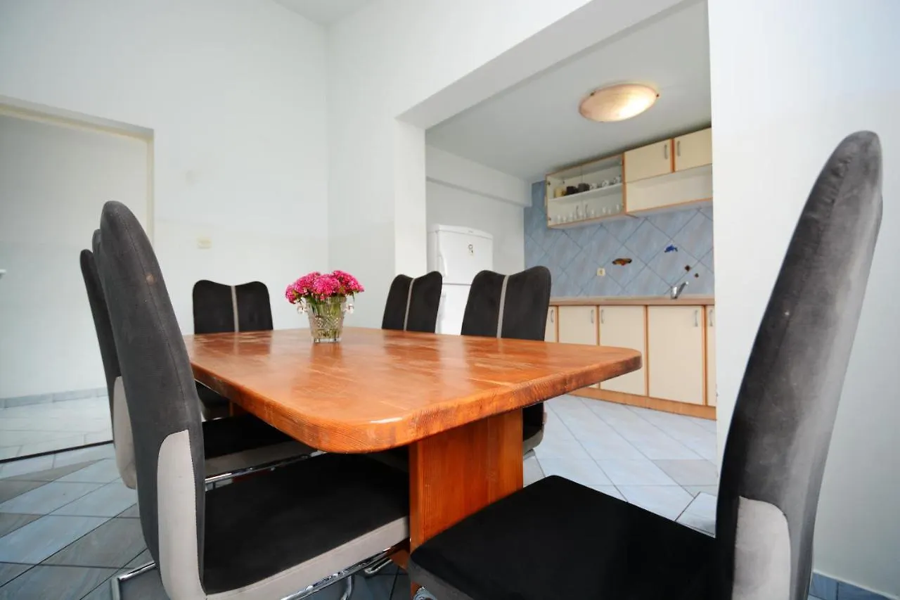 Apartmani Nina Tkon
