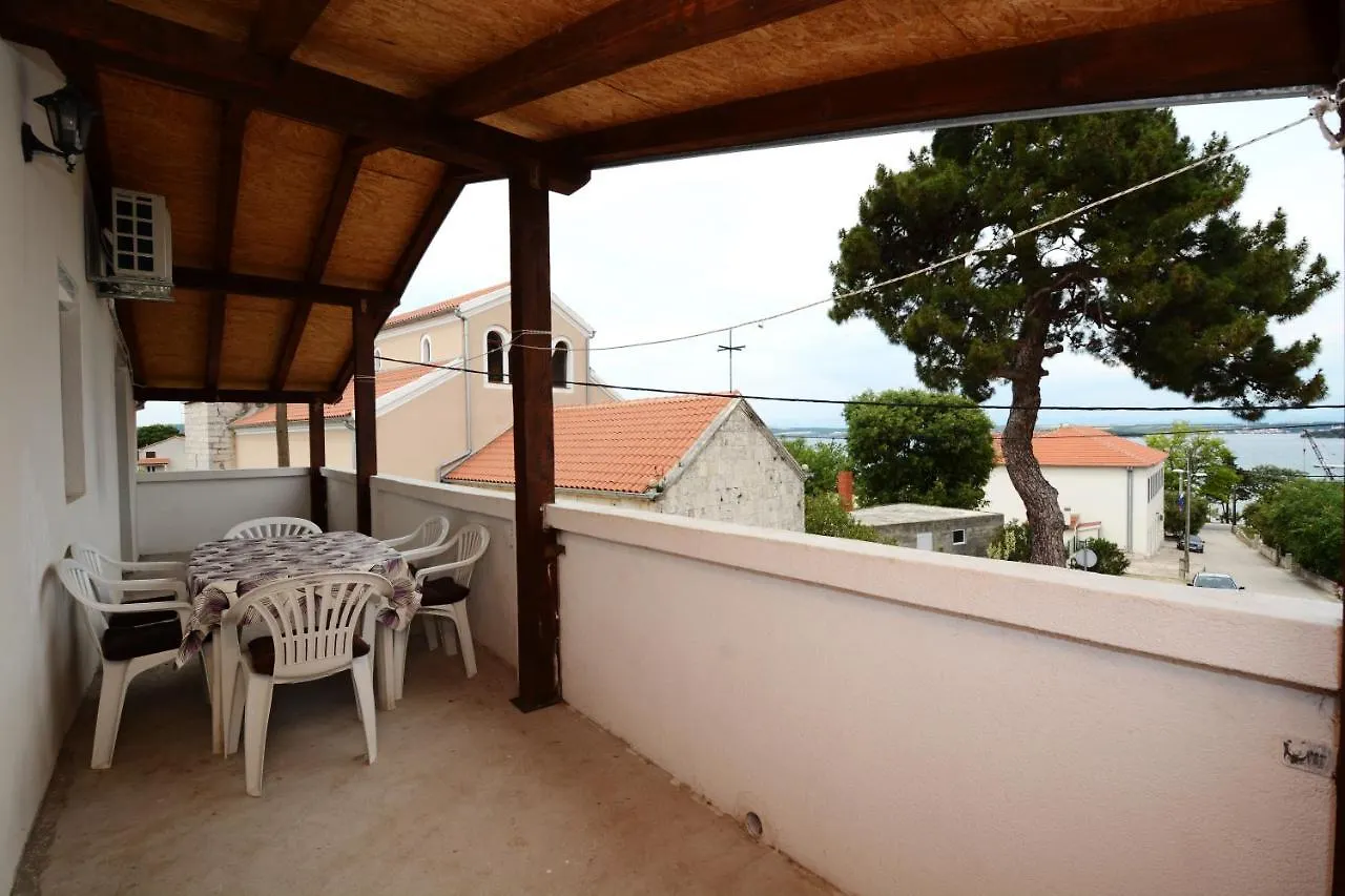 Apartment Apartmani Nina Tkon Croatia