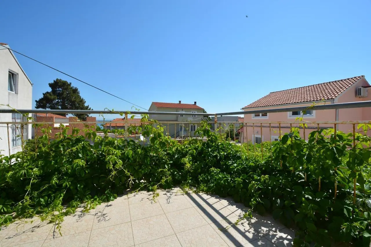 Apartmani Nina Tkon