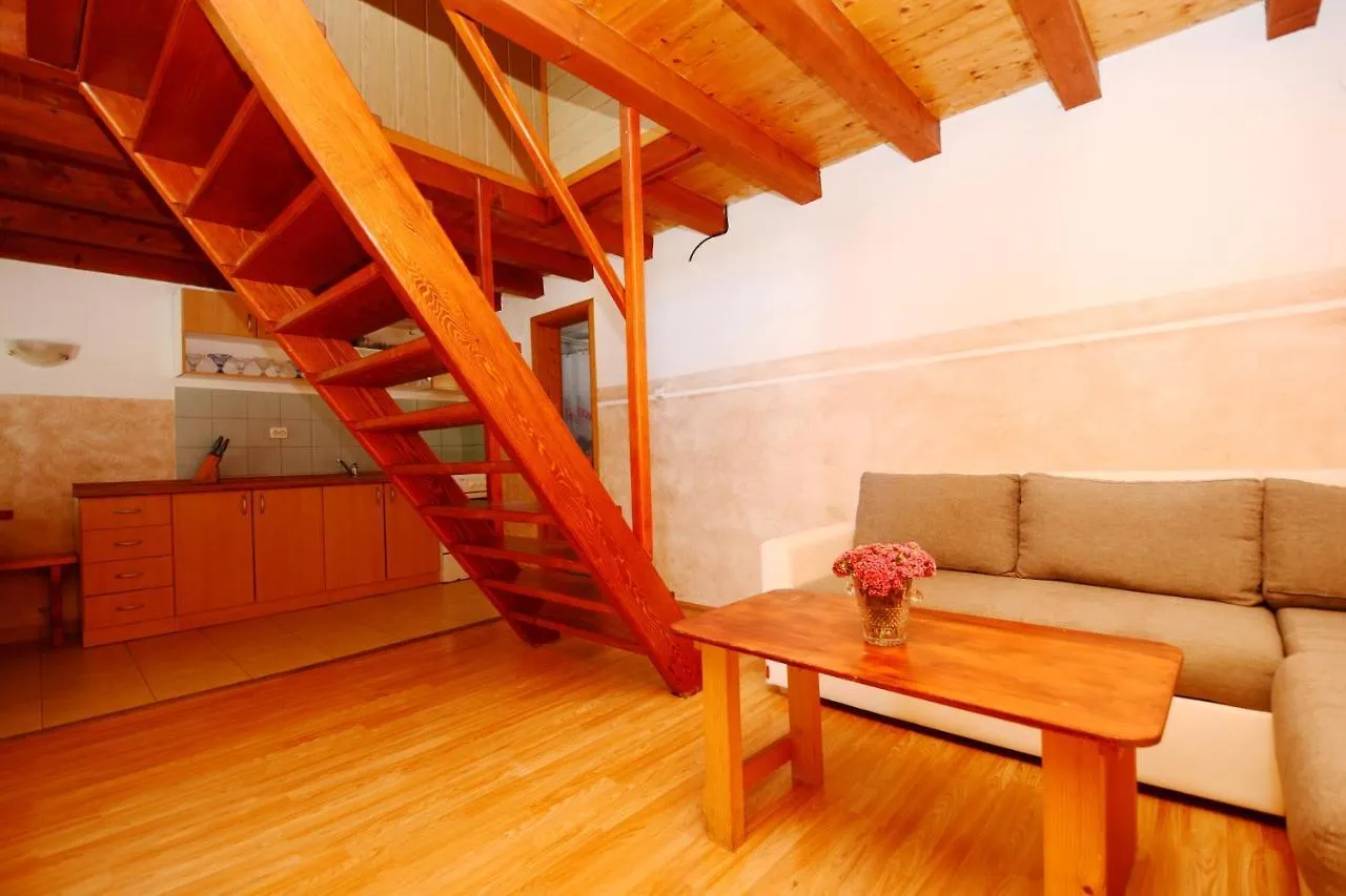 Apartmani Nina Tkon