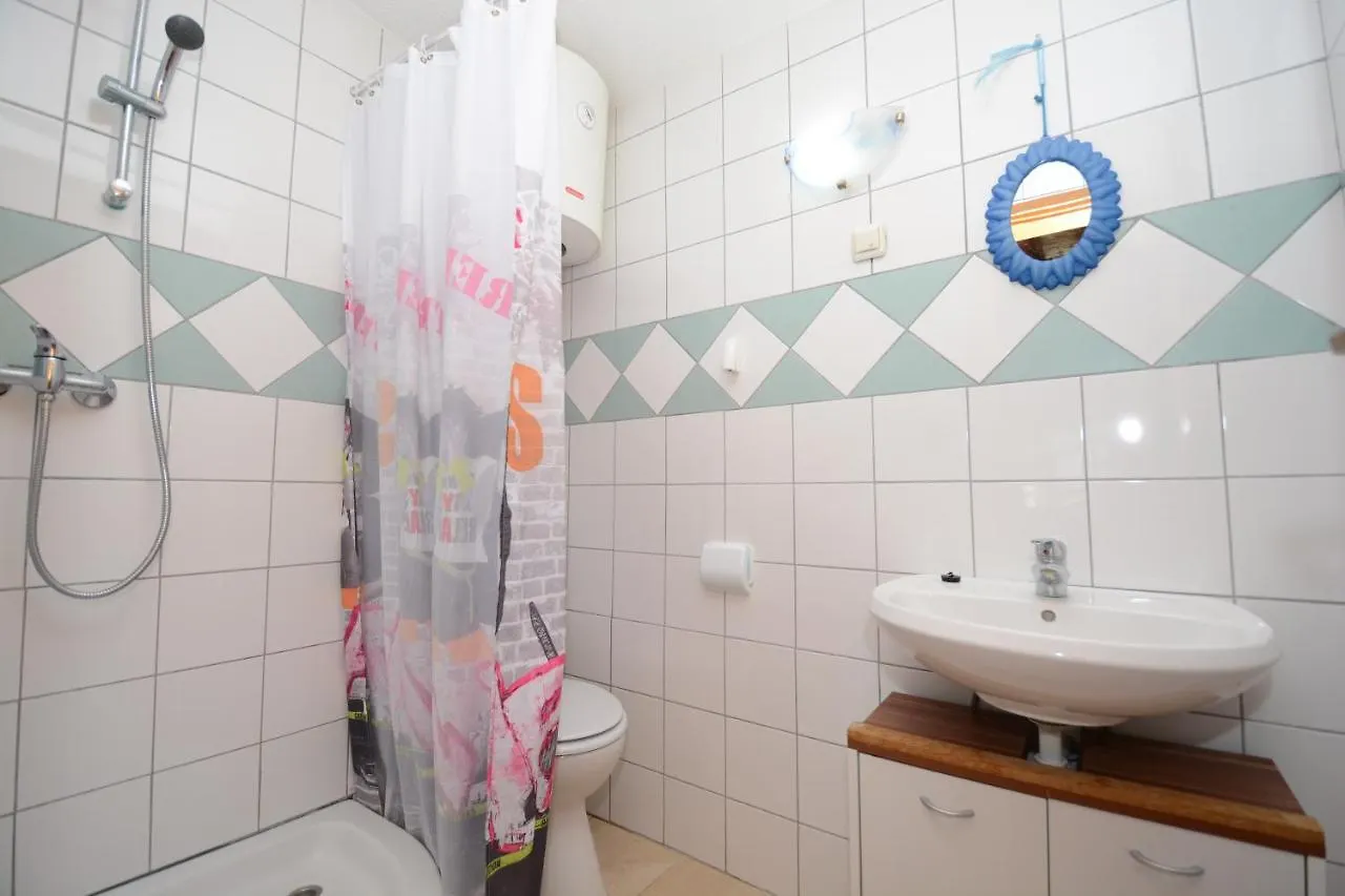 Apartment Apartmani Nina Tkon
