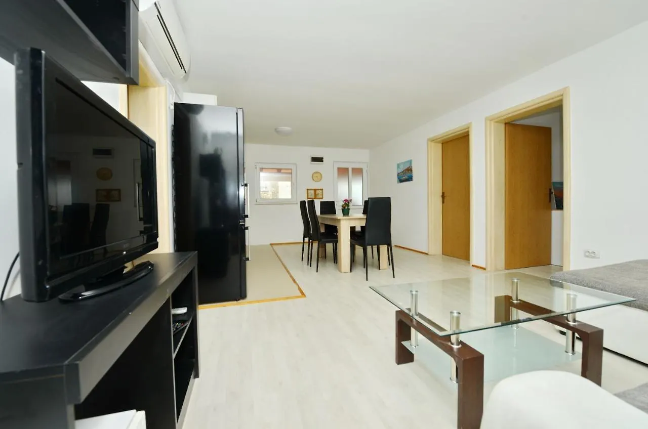 Apartmani Nina Tkon Apartment