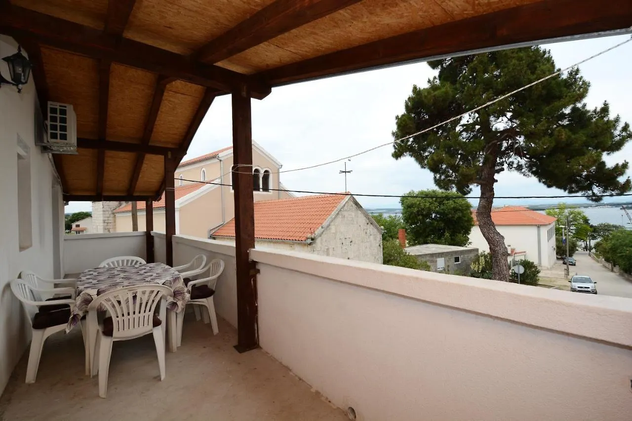 Apartmani Nina Tkon