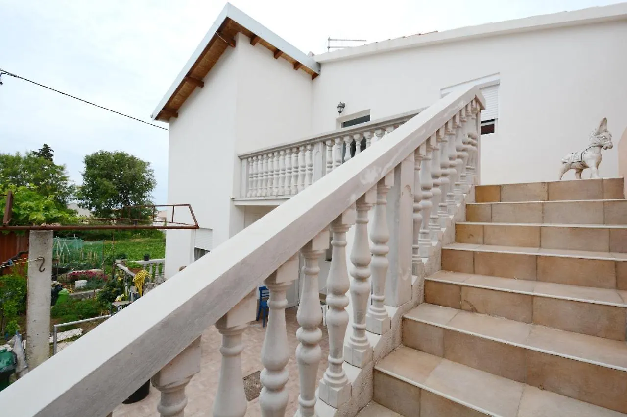 Apartmani Nina Tkon Croatia
