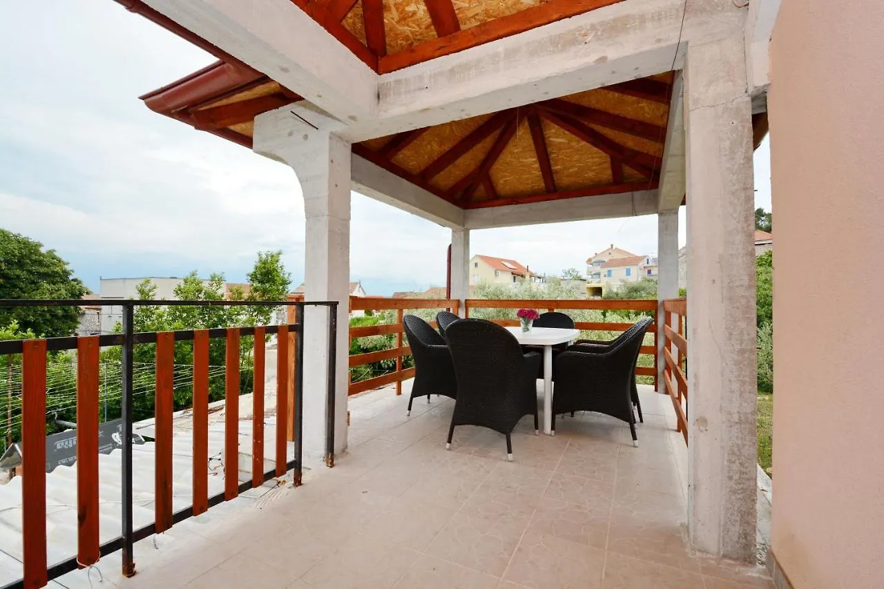 Apartmani Nina Tkon