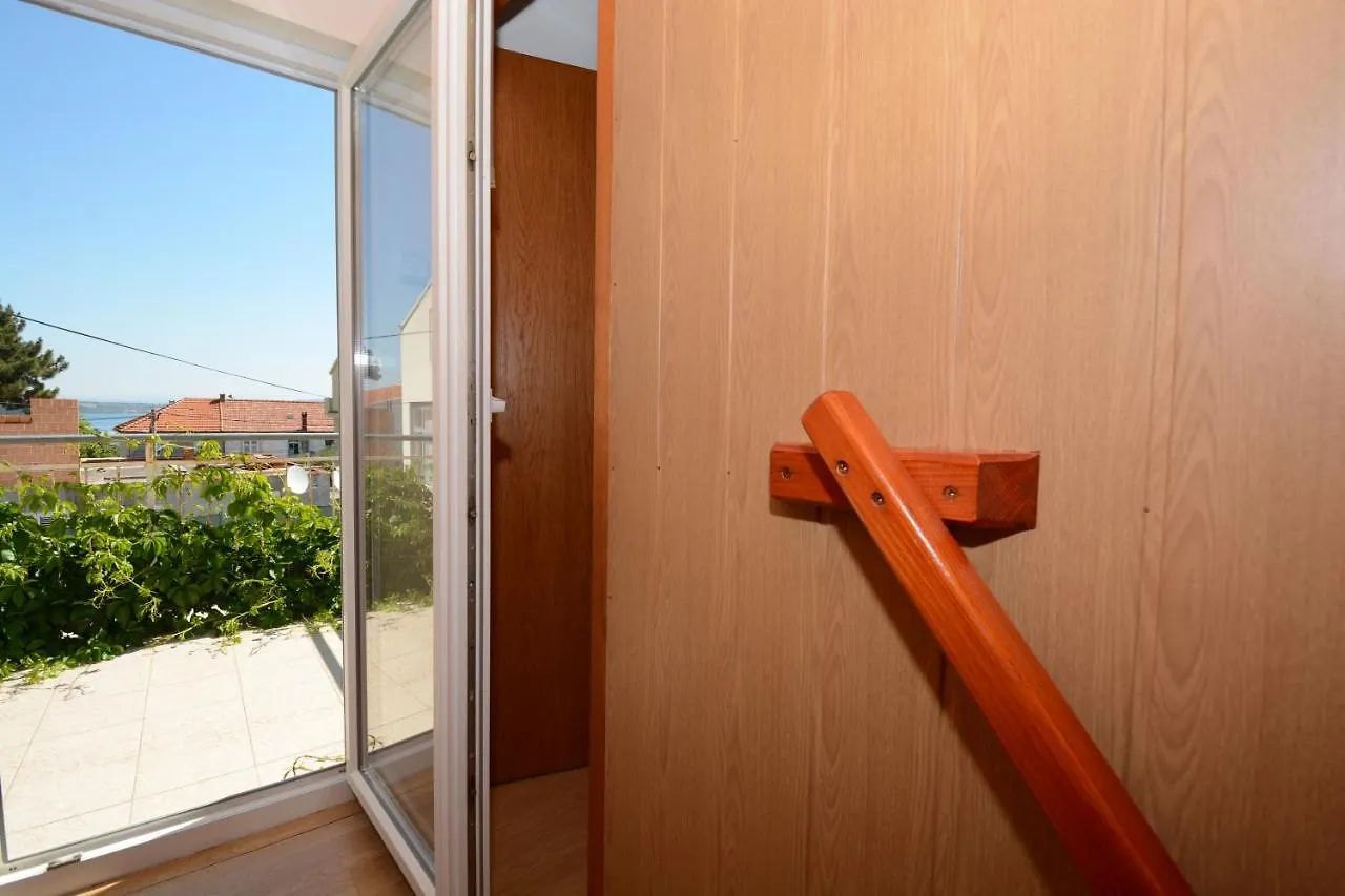 Apartment Apartmani Nina Tkon