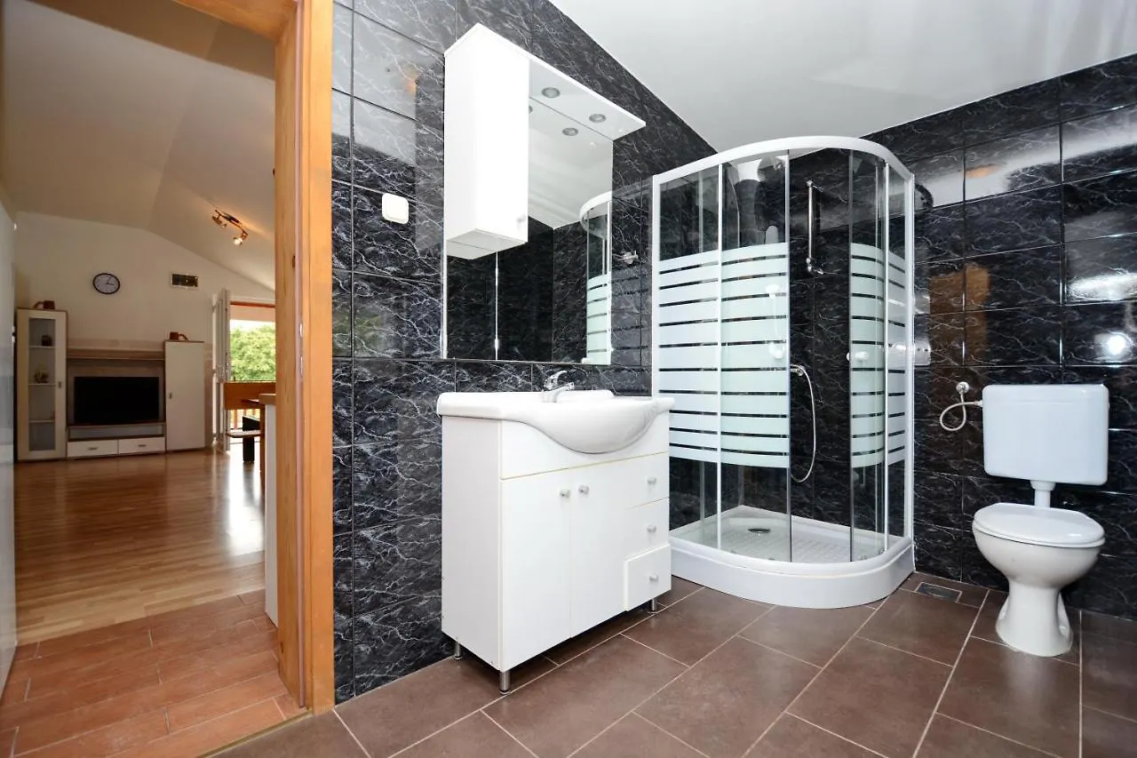 Apartmani Nina Tkon