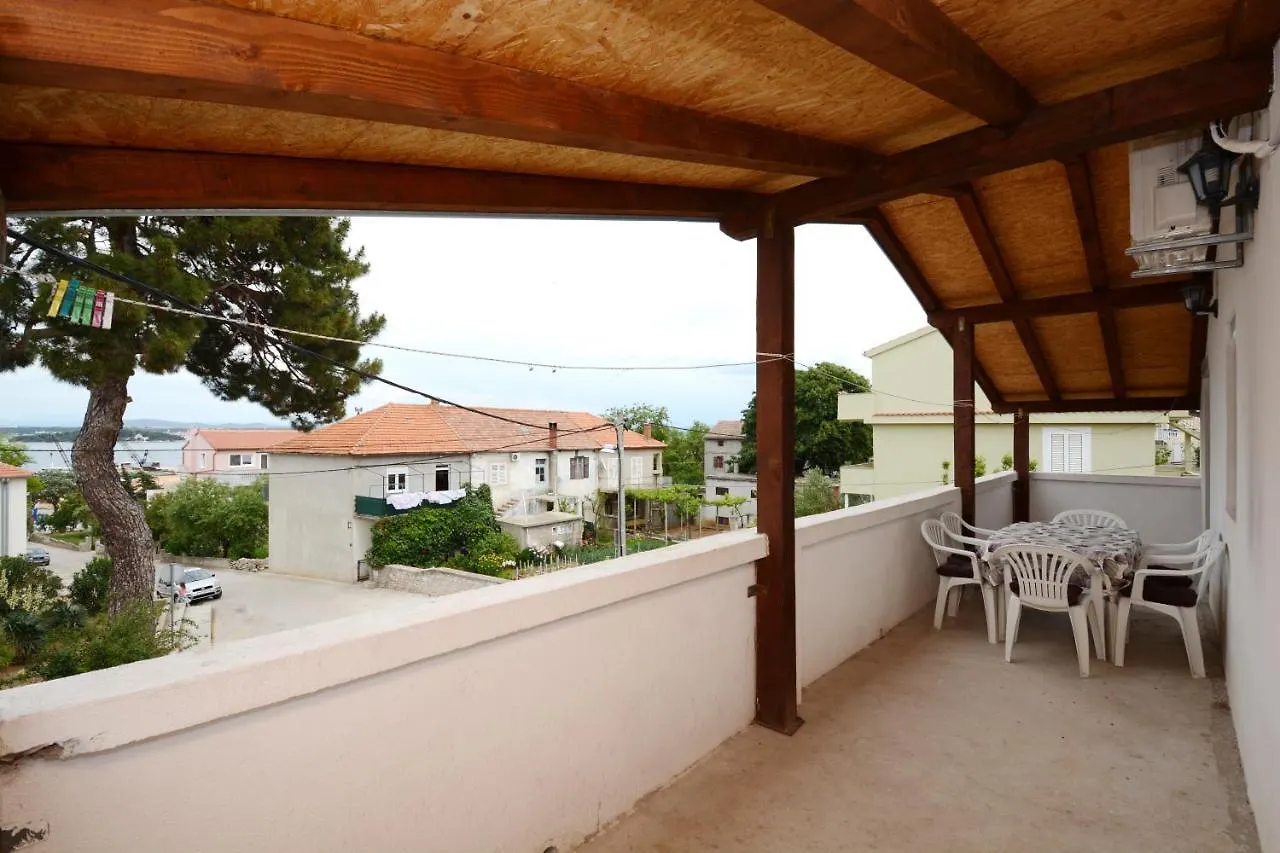 Apartment Apartmani Nina Tkon Croatia